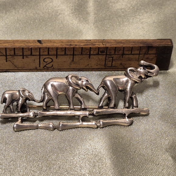 Sterling Slver Three (3l Elephants Trunks Up & Connected Family Brooch 925 Mark - Picture 3 of 6